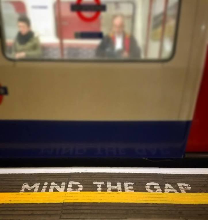 london tube mind the gap